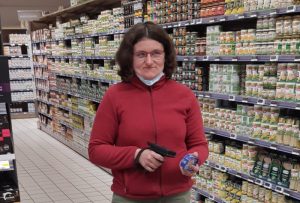 Une travailleuse en situation de handicap signe un CDI à Montchanin
