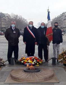 Ravivage de la flamme du soldat inconnu à Paris