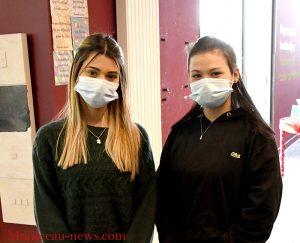Montceau-les-Mines : Cloé et Justine à la médiathèque
