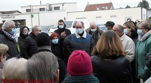 Saint-Vallier : Rassemblement devant la maison médicale
