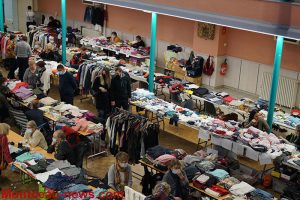 Familles de France fait son vide-dressings encore ce dimanche