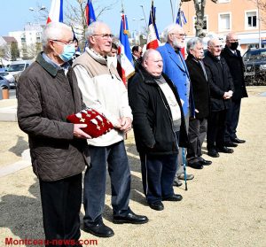 Montceau-les-Mines : au monument aux morts