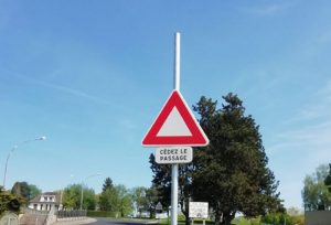 Un cédez le passage non conforme