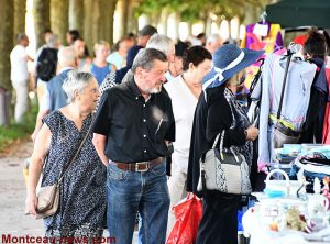 Montceau-les-Mines : Brocante du PCF