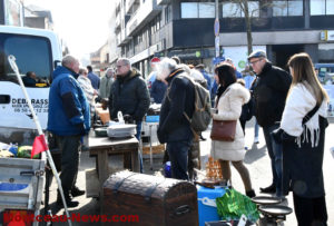 Montceau-les-Mines : le marché aux puces populaire