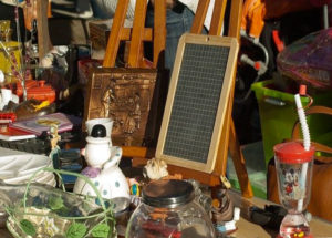 Montceau-les-Mines : Brocante du PCF