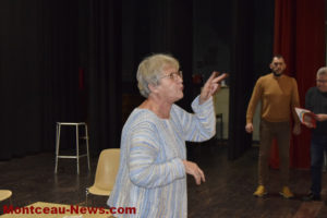 Blanzy – Compagnie L’éventail : actors on stage dans un poker menteur