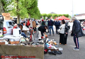 Montceau-les-mines : marché aux puces populaire