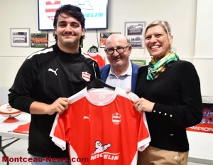 Montceau-les-Mines : Remise de maillots par Michelin