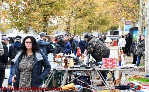 Montceau-les-Mines : le marché aux puces populaire