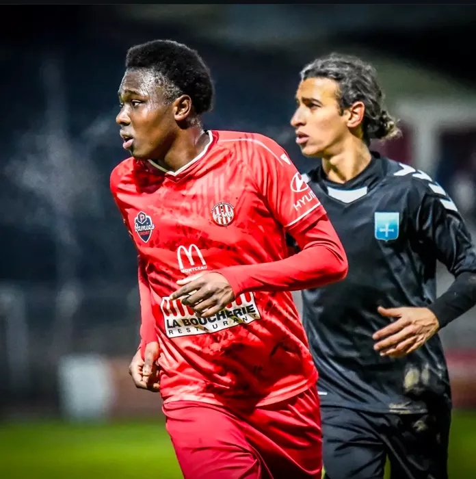 foot-yanis-160125161025