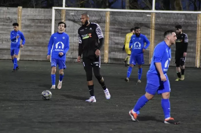foot-yanis-140425161024