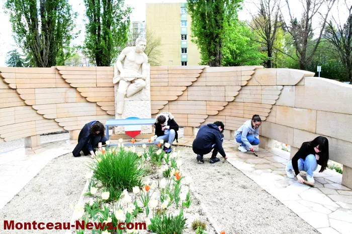 stele-jean-moulin-150425161030