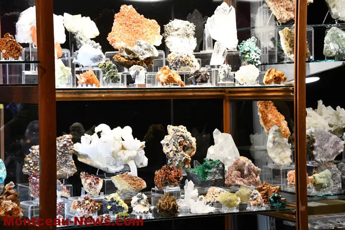 bourse-mineraux-050525161035