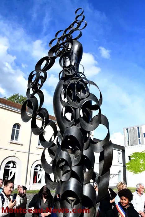 inau-sculture-montceau-140525161036
