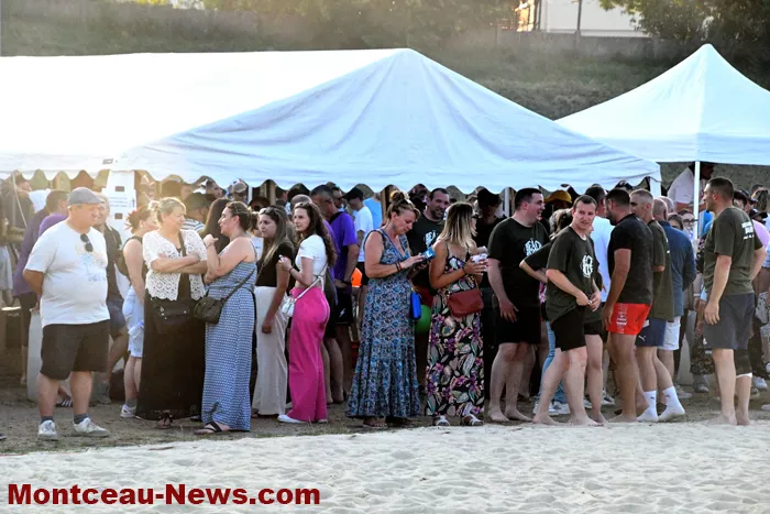 beach-rugby-140625161025