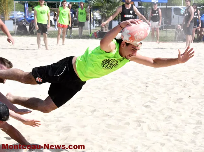 beach-rugby-150625161024