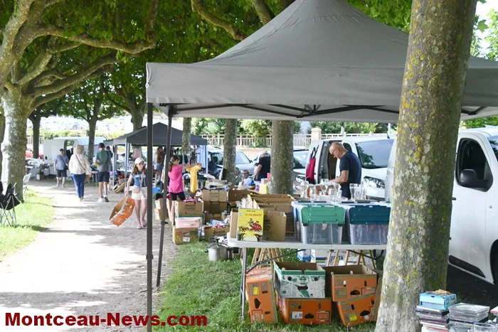 vide-grenier-ronde-170625161029