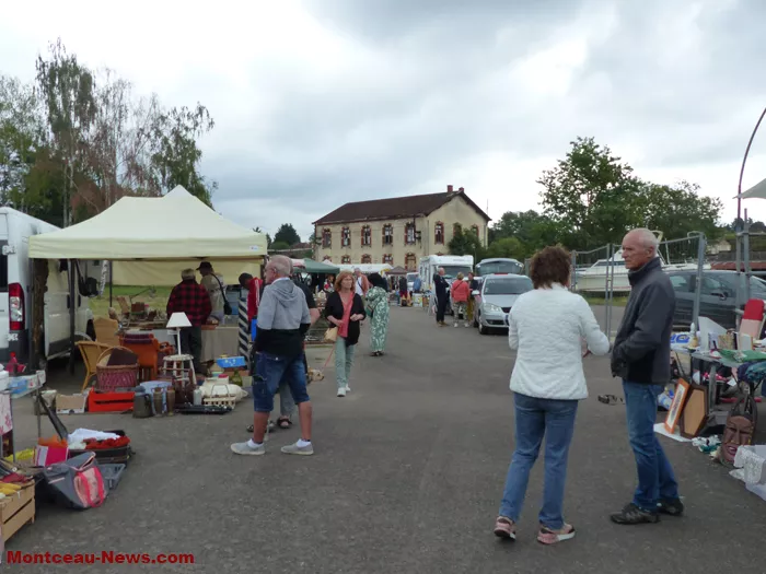 brocante-lavoir-030825161074