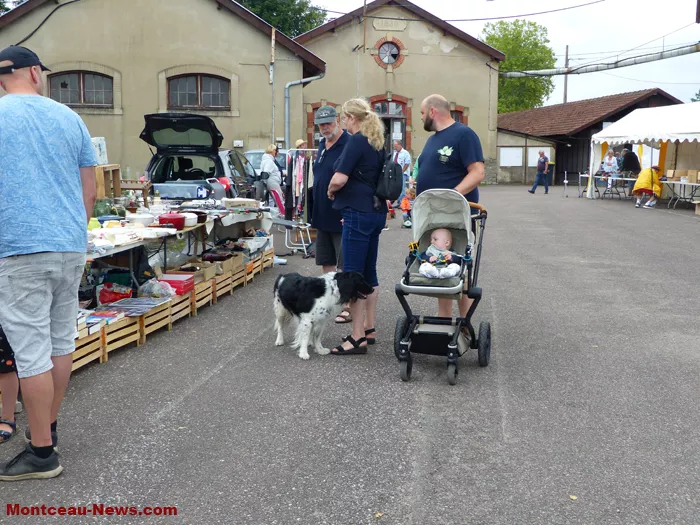 brocante-lavoir-030825161080