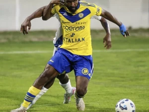 foot-yanis-011025161024