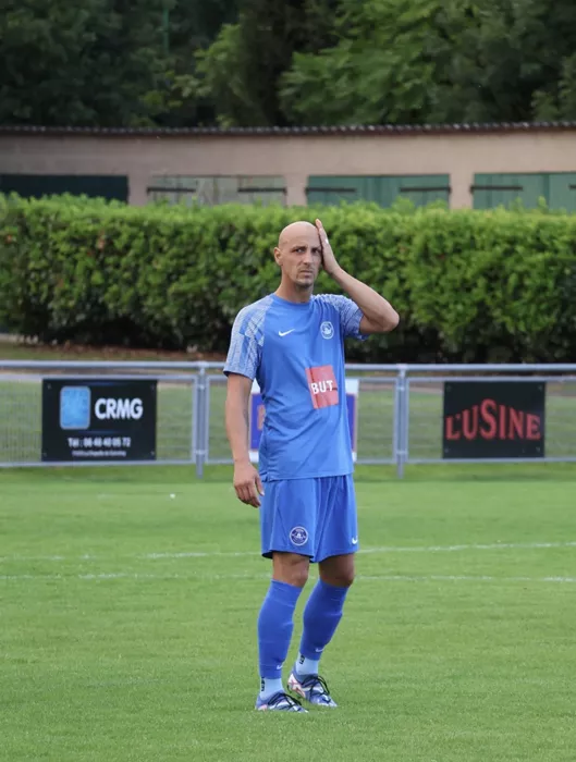 foot-yanis-051025161024
