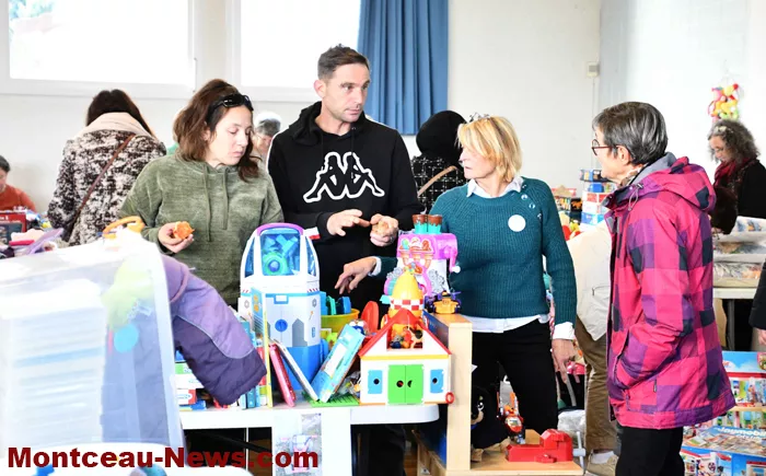 bourses-jouets-familles-france-2311255