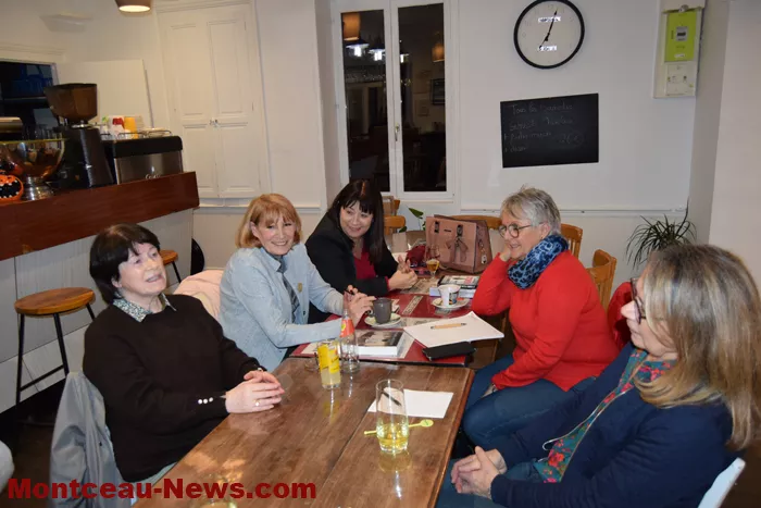 cafe-lecture-1311253