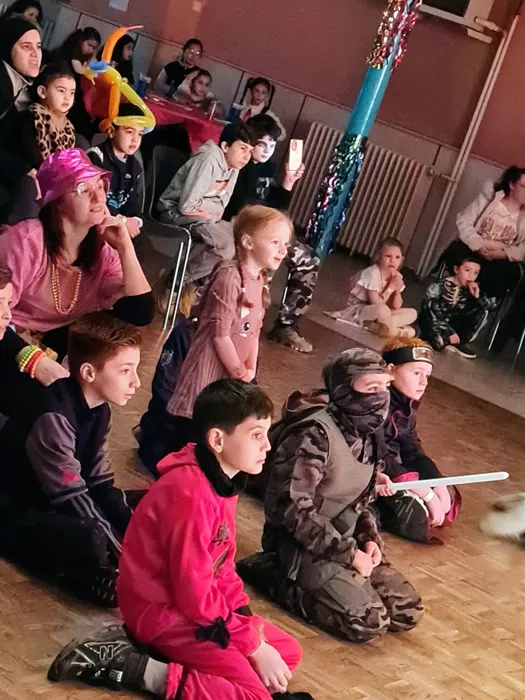 ape-voltaire-rousseau-18022610