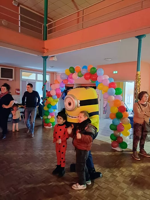 ape-voltaire-rousseau-1802265