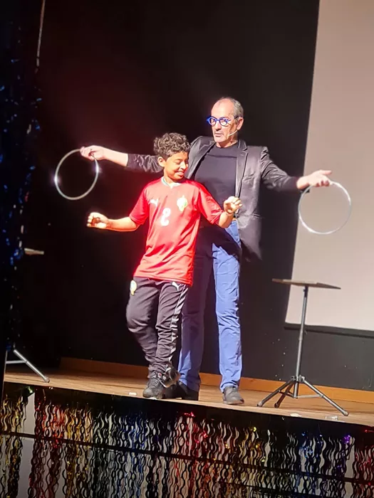 ape-voltaire-rousseau-1802268