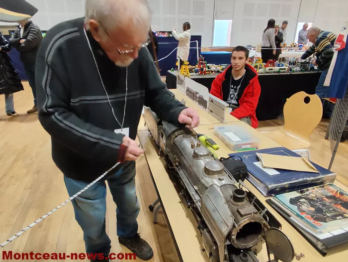 train-model-expo-21022624