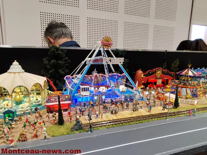 train-model-expo-21022628