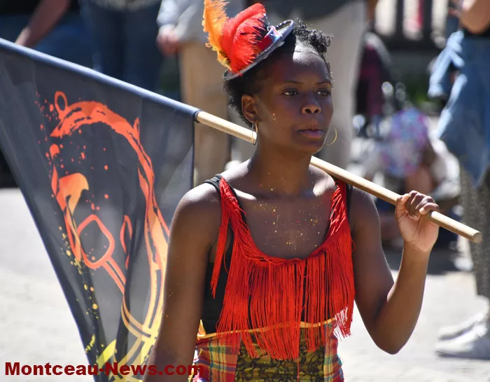 parade-omb-10052651