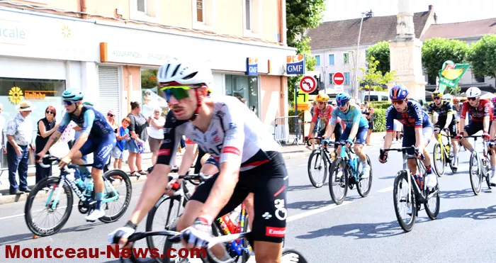 tour-course-17072636