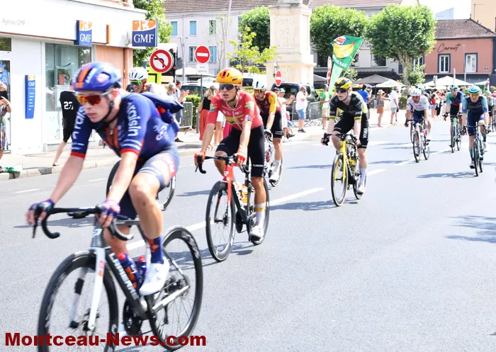 tour-course-17072639