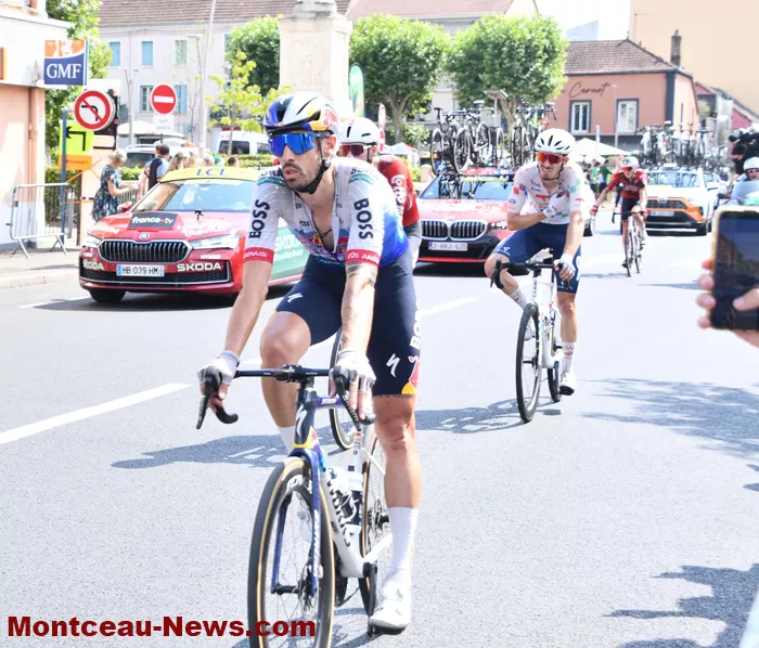tour-course-17072650