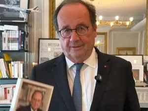 hollande-fete-roses-270826