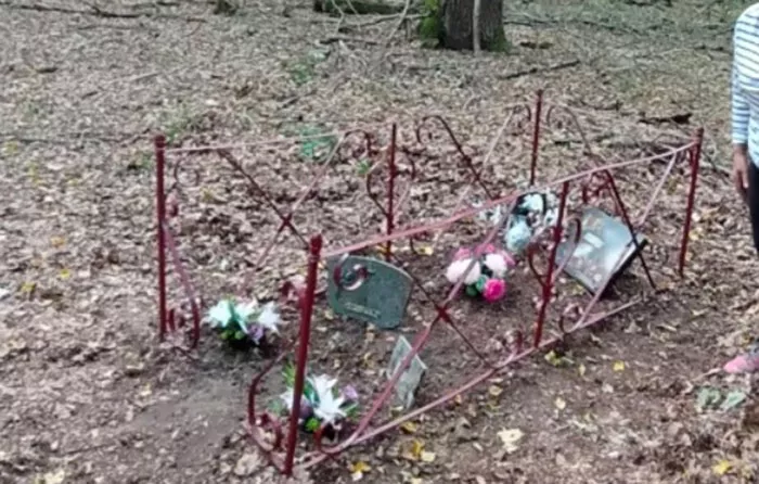 tombe-perrecy-240826224