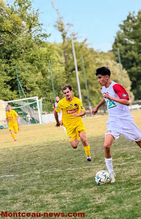 foot-yanis-28092621