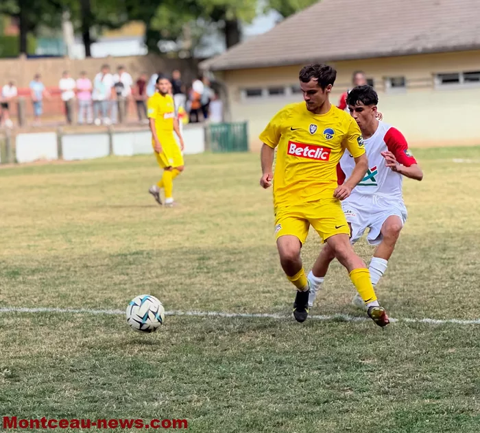 foot-yanis-28092622