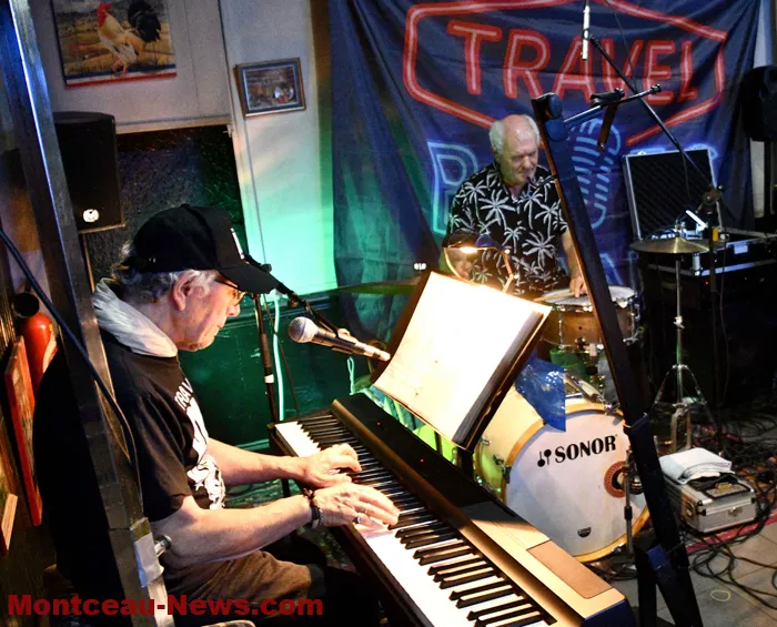 travel-blues-coq-11102612
