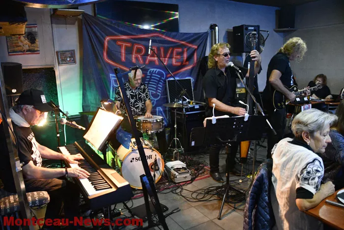 travel-blues-coq-11102613